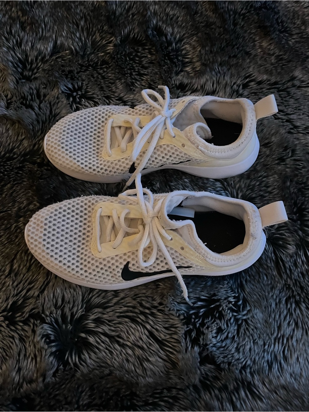 Nike White Mesh Sneakers with Black Swoosh women’s 8 - Picture 4 of 6